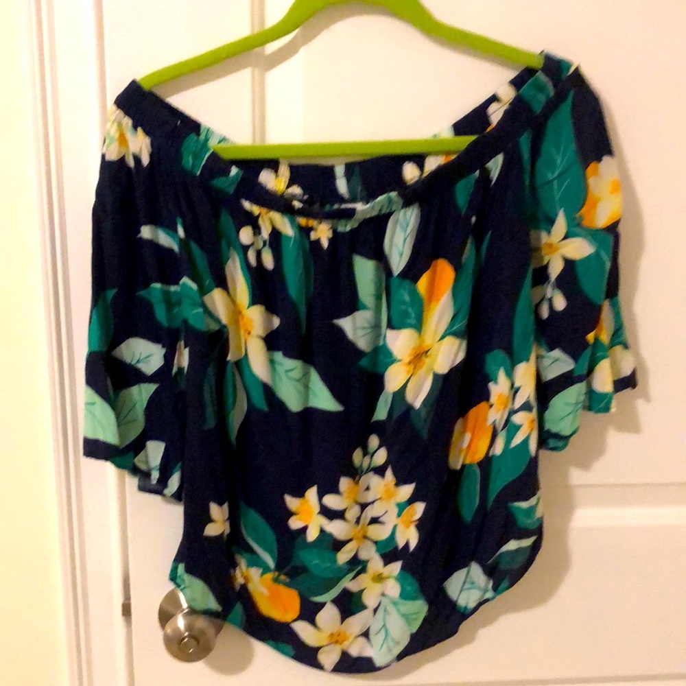 Size small old navy flower top